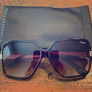 Brand new! Never worn Quay paparazzi sunglasses
